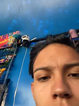 Snapshot of diegoand0911 chatting on April 1, 3:31 pm diegoand0911 online show from April 1, 3:31 pm