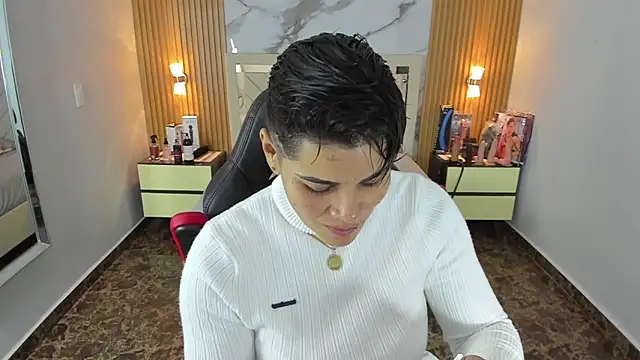 KAROLLJONES1 online show from October 4, 7:34 pm