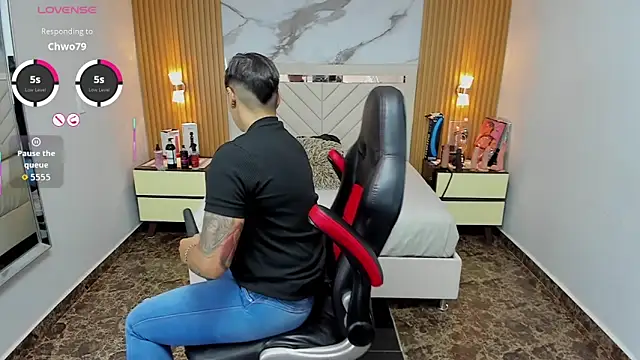 KAROLLJONES1 online show from October 29, 7:37 pm