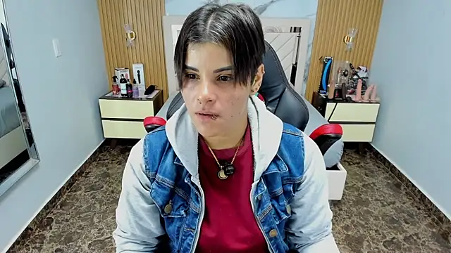 KAROLLJONES1 online show from December 1, 7:19 pm