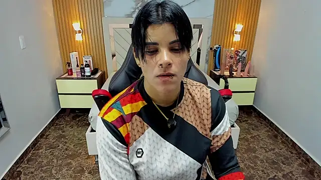 KAROLLJONES1 online show from December 4, 7:22 pm