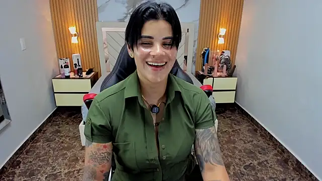 KAROLLJONES1 online show from December 18, 7:20 pm