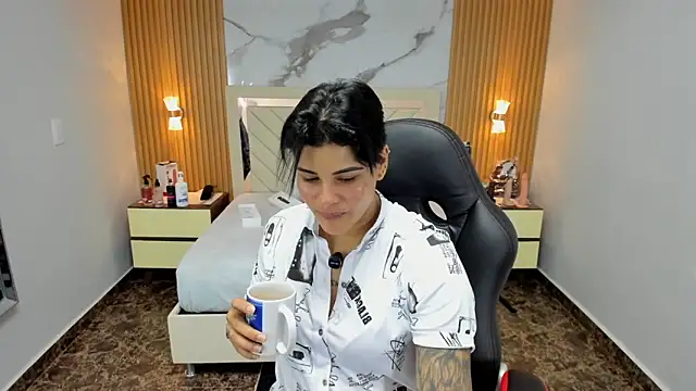 KAROLLJONES1 online show from January 11, 12:43 pm