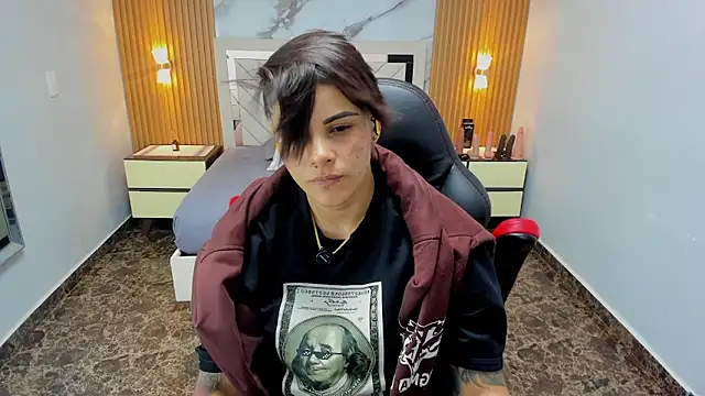 KAROLLJONES1 online show from February 9, 7:29 pm