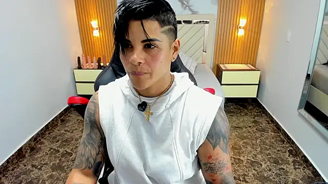 KAROLLJONES1 online show from May 7, 7:19 pm