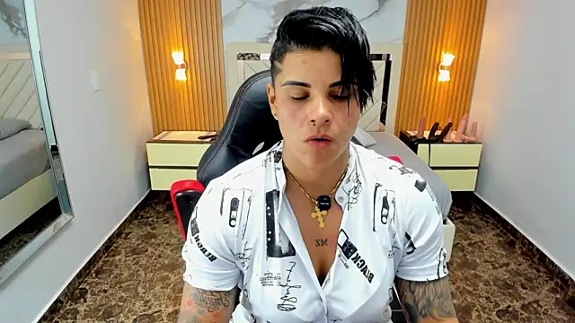 KAROLLJONES1 online show from May 8, 7:19 pm