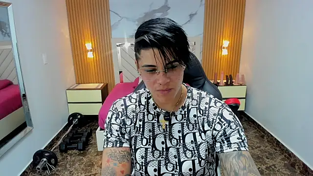 KAROLLJONES1 online show from May 11, 8:17 pm