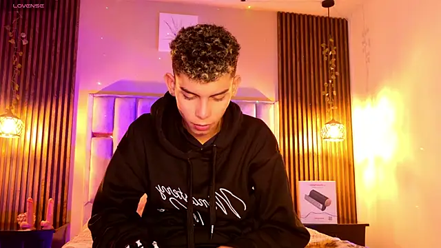 Room 69x online show from April 28, 12:43 pm