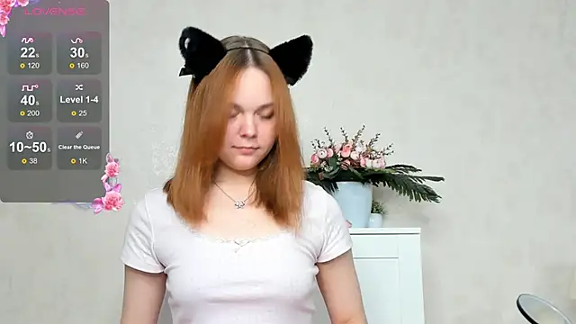 Snapshot of roxydolll chatting on September 14, 2:33 am roxydolll online show from September 14, 2:33 am