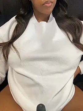 Snapshot of Sipsdoll chatting on February 16, 7:48 am Sipsdoll online show from February 16, 7:48 am