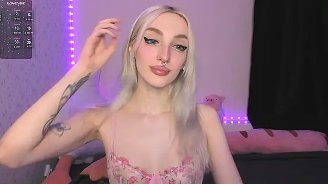 succubantra online show from January 15, 1:59 pm