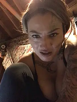 Snapshot of Octavia_the_illest chatting on October 16, 1:39 am Octavia the illest online show from October 16, 1:39 am