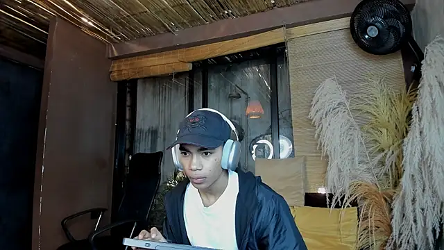 AlanCutee online show from December 16, 11:37 am