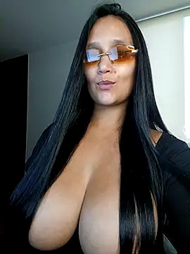 Esmeralda333 online show from March 10, 8:25 pm