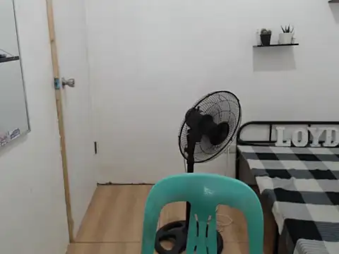 Snapshot of Lloyd_wintours chatting on October 24, 7:32 pm Lloyd wintours online show from October 24, 7:32 pm