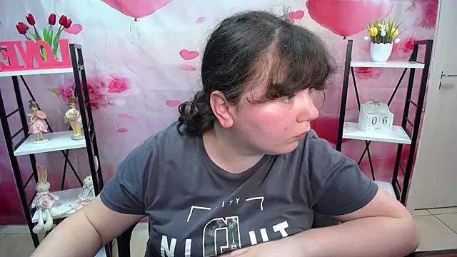 NeonilaLisova online show from May 6, 11:04 am