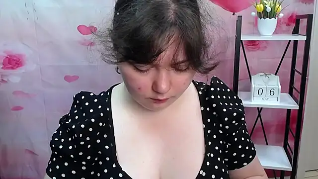 NeonilaLisova online show from May 7, 5:13 am