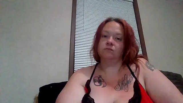 Snapshot of ThickkkMama420 chatting on April 5, 8:33 am ThickkkMama420 online show from April 5, 8:33 am