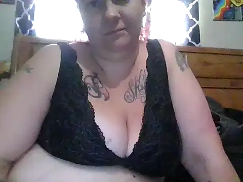 Snapshot of ThickkkMama420 chatting on May 6, 10:59 pm ThickkkMama420 online show from May 6, 10:59 pm