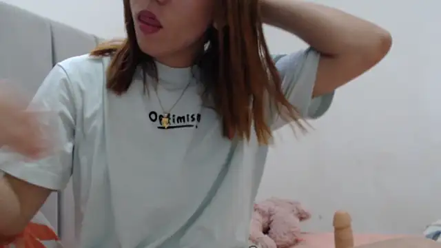 Snapshot of Dolly_Peach_ chatting on February 17, 5:52 pm Dolly Peach online show from February 17, 5:52 pm