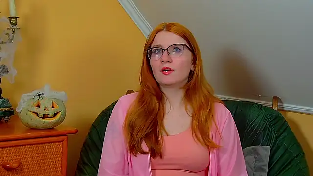 Snapshot of AliceAllisons chatting on October 31, 8:10 pm AliceAllisons online show from October 31, 8:10 pm