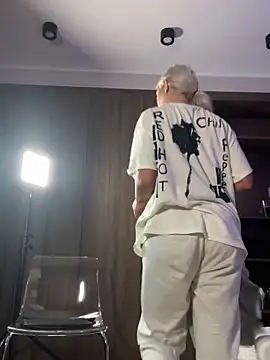 Snapshot of ElsaSinn chatting on November 5, 3:39 am ElsaSinn online show from November 5, 3:39 am