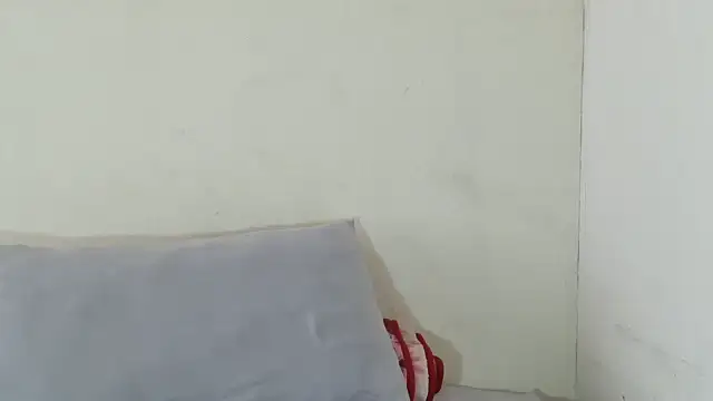 SexyBitchx01 online show from October 12, 1:32 pm