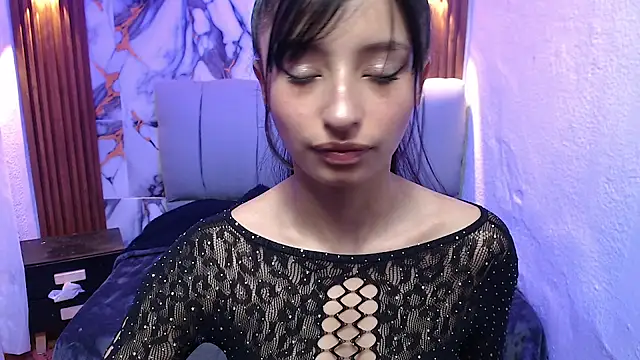 Snapshot of alaia_blue chatting on October 4, 1:20 pm alaia blue online show from October 4, 1:20 pm