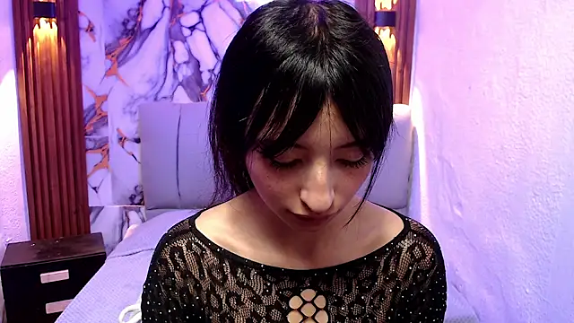 Snapshot of alaia_blue chatting on October 14, 1:23 pm alaia blue online show from October 14, 1:23 pm