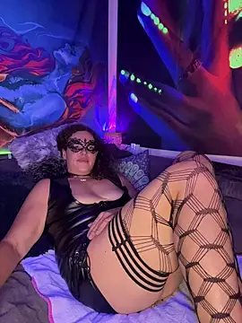 Snapshot of Nadja_Noir chatting on October 25, 10:59 pm Nadja Noir online show from October 25, 10:59 pm