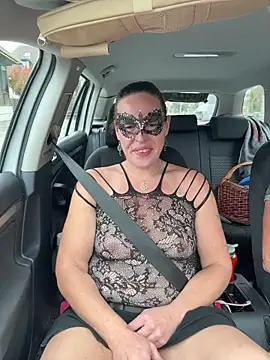 Snapshot of Nadja_Noir chatting on November 8, 11:21 am Nadja Noir online show from November 8, 11:21 am