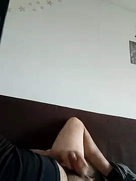 Snapshot of flr196 chatting on February 8, 8:07 am flr196 online show from February 8, 8:07 am