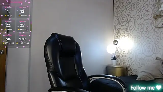 Snapshot of Lucigh_ chatting on November 8, 7:34 pm Lucigh online show from November 8, 7:34 pm