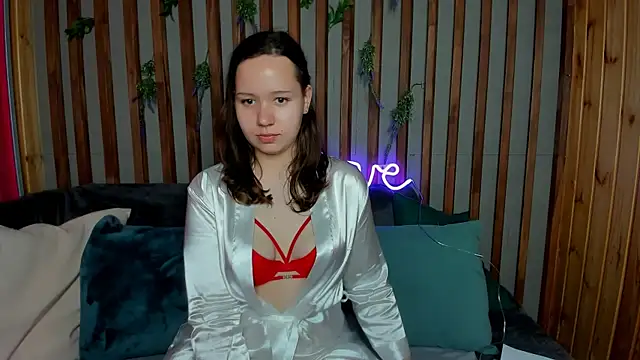 Laura Ellinss online show from September 22, 7:54 am