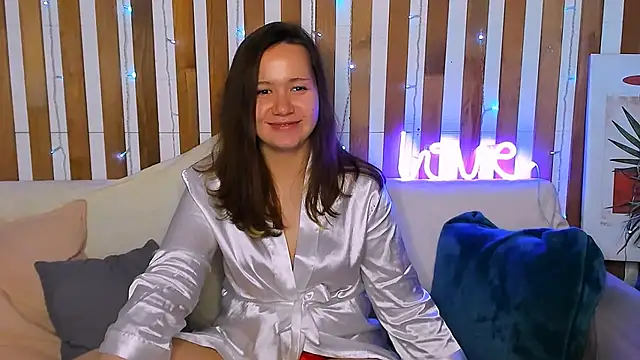 Laura Ellinss online show from October 2, 9:49 am