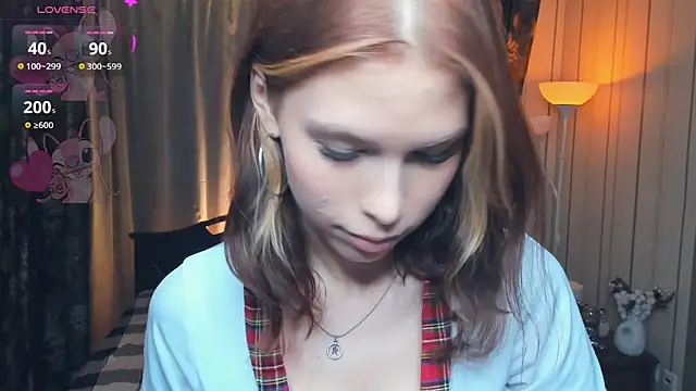 Snapshot of KyraConze chatting on October 6, 8:28 pm KyraConze online show from October 6, 8:28 pm