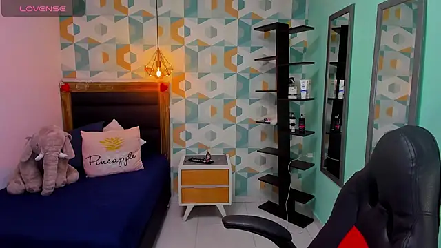 ROSIE MOSS online show from October 17, 7:16 pm