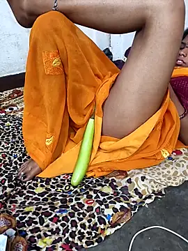 Snapshot of desimalai28 chatting on April 3, 7:01 pm desimalai28 online show from April 3, 7:01 pm