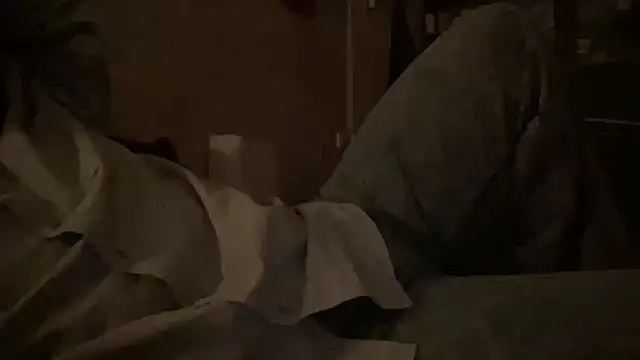 Snapshot of UrgingBackroom chatting on March 24, 4:34 pm UrgingBackroom online show from March 24, 4:34 pm