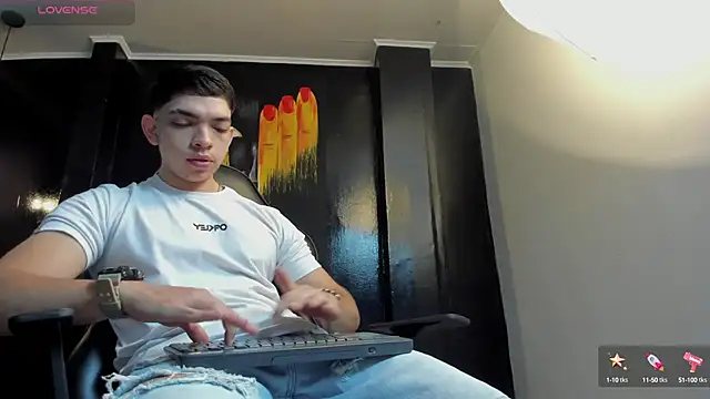 Snapshot of Eryonbradley chatting on September 18, 11:12 am Eryonbradley online show from September 18, 11:12 am