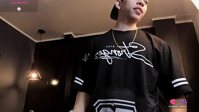 Snapshot of Eryonbradley chatting on October 18, 11:33 am Eryonbradley online show from October 18, 11:33 am