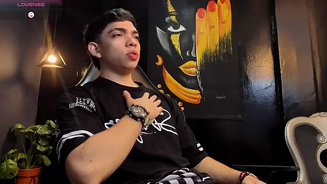 Snapshot of Eryonbradley chatting on October 29, 11:23 am Eryonbradley online show from October 29, 11:23 am