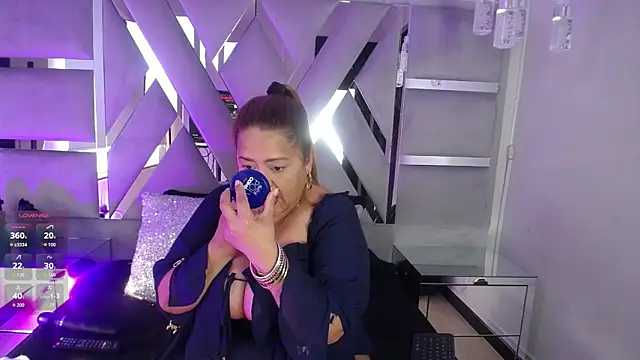 Snapshot of MonzerratBoyer chatting on September 19, 1:45 pm MonzerratBoyer online show from September 19, 1:45 pm