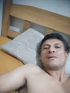 Snapshot of luislimafuego chatting on March 6, 6:43 am luislimafuego online show from March 6, 6:43 am