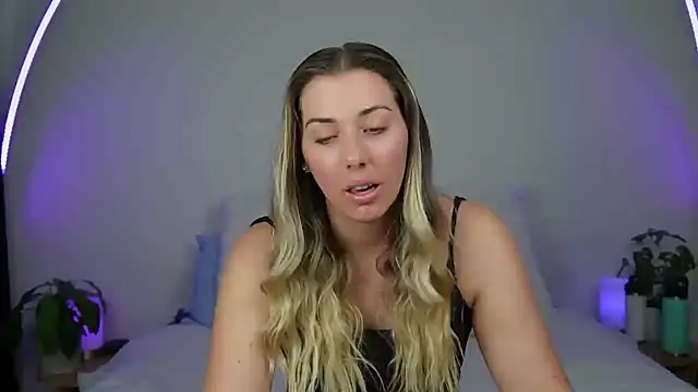 louiseberkeley online show from October 4, 4:21 am