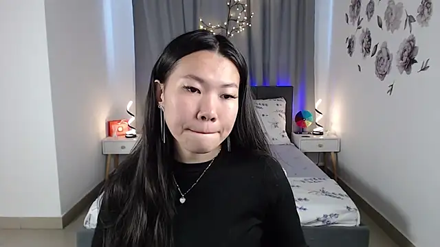 LunaPurrr online show from September 12, 11:15 pm