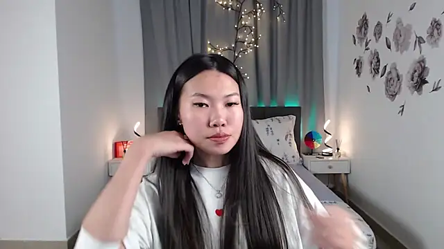 LunaPurrr online show from September 17, 6:37 am