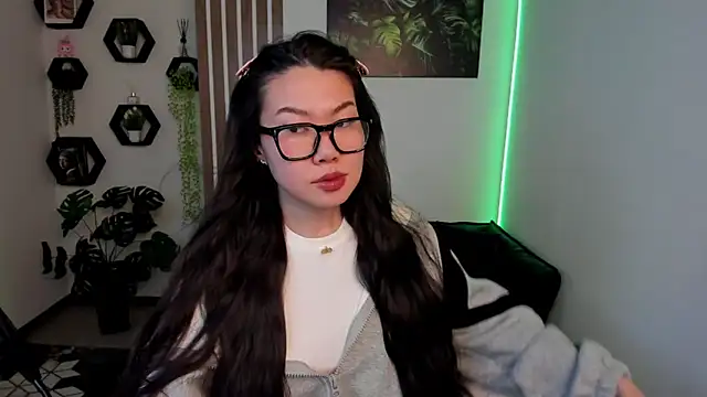 LunaPurrr online show from February 3, 3:15 am