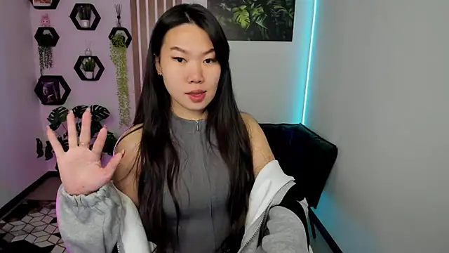 LunaPurrr online show from February 9, 10:25 pm