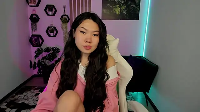 LunaPurrr online show from February 11, 10:15 pm